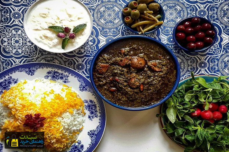 خورش-قورمه-سبزی-از-غذاهای-سنتی-تهران